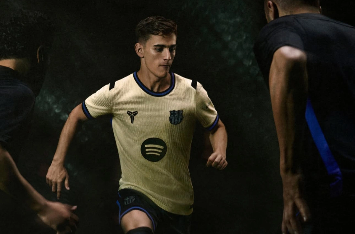 FC Barcelona's new away kit arrives-1