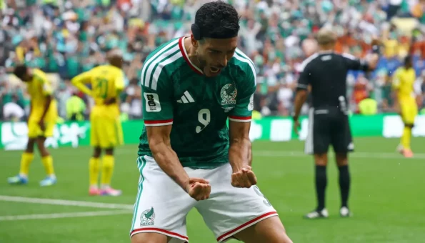 [Fourth Time's the Charm] 35-year-old Raúl Jiménez scores his long-awaited first World Cup goal!-1
